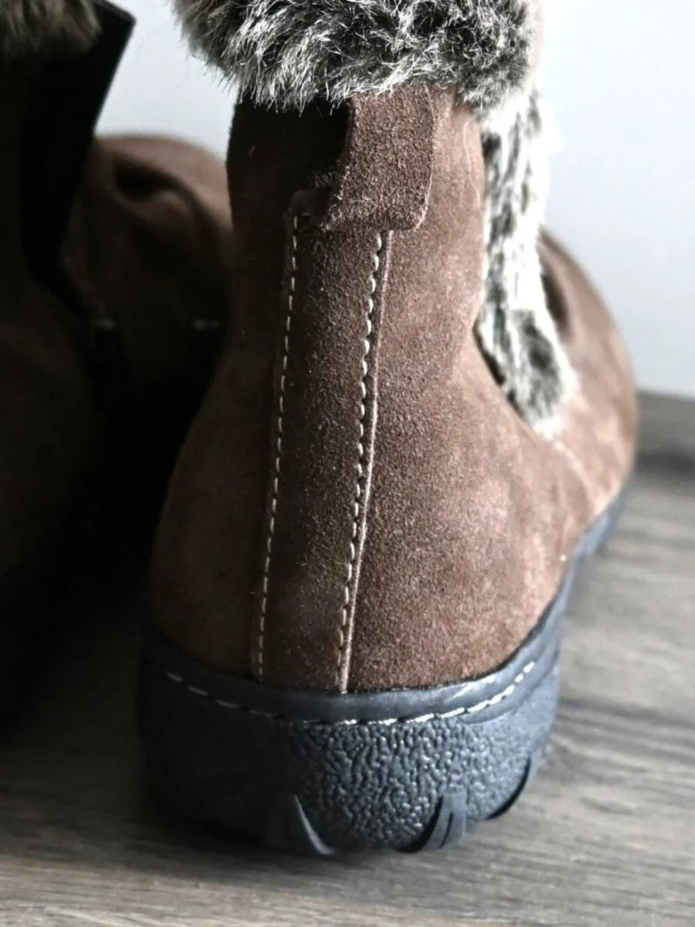 Khombu Insulated Boots Size 9.5 Faux Fur NWT